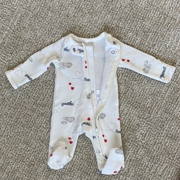•Carter’s Child of Mine• NWOT Heart Cloud Airplane Footie Onesie - Picture 4 of 10